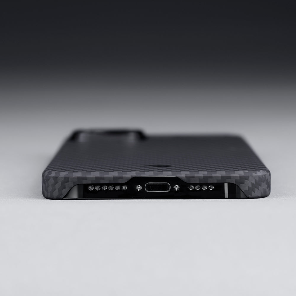 Apple iPhone 14 Kılıf M-safe Şarj Özellikli 1500D Aramid Fiber Pitaka Ultra-Slim Classic Serisi Black-Grey Twill Kapak
