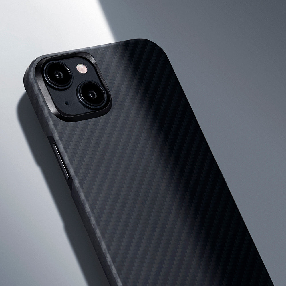 Apple iPhone 15 Plus Kılıf M-safe Şarj Özellikli 1500D Aramid Fiber Pitaka Ultra-Slim Classic Serisi Black-Grey Twill Kapak