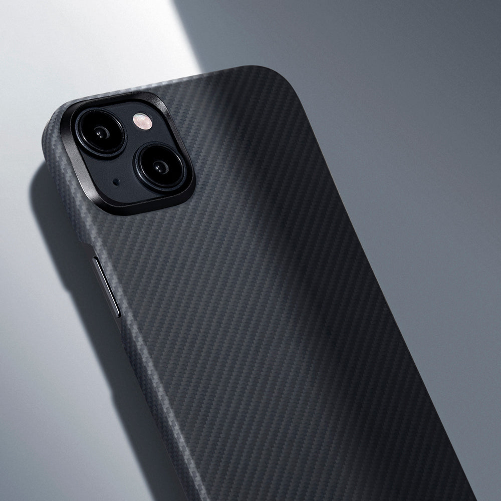 Apple iPhone 15 Plus Kılıf M-safe Şarj Özellikli 600D Aramid Fiber Pitaka Ultra-Slim Classic Serisi Black-Grey Twill Kapak