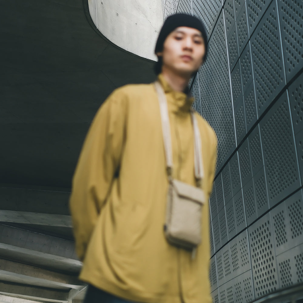 Skinarma Sling Pouch Juno Cross-Hatch Desenli Naylon Scout Boyun Askı Kayışlı Çapraz Vücut Çantası