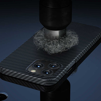 Apple iPhone 13 Pro Kılıf M-safe Özellikli Karbon Fiber Benks Essential Kevlar Kapak