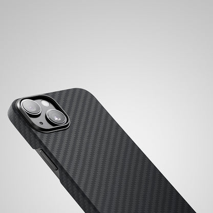 Apple iPhone 14 Kılıf M-safe Şarj Özellikli 1500D Aramid Fiber Pitaka Ultra-Slim Classic Serisi Black-Grey Twill Kapak