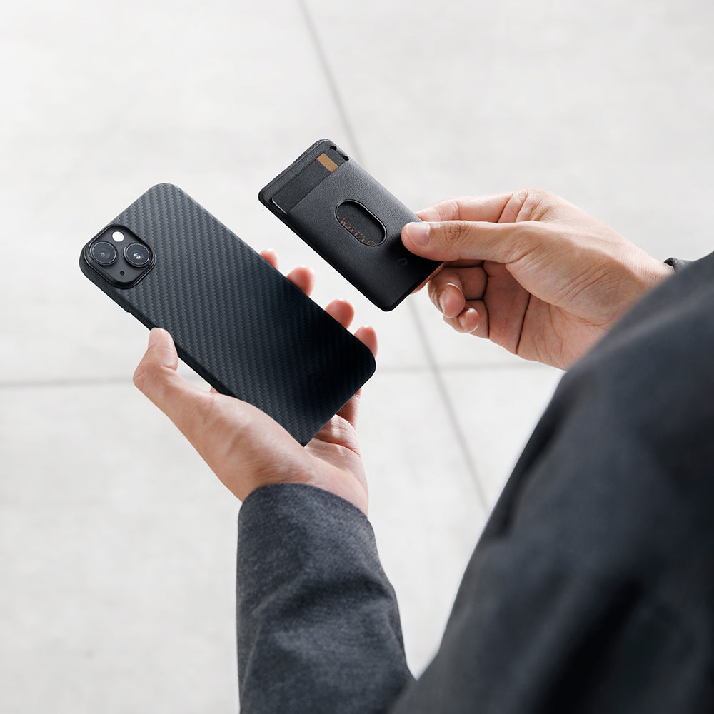 Apple iPhone 14 Kılıf M-safe Şarj Özellikli 1500D Aramid Fiber Pitaka Ultra-Slim Classic Serisi Black-Grey Twill Kapak