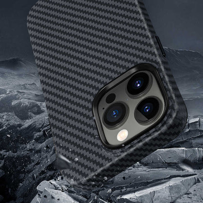 Apple iPhone 14 Kılıf ​​​​​Wiwu Karbon Fiber Görünümlü M-safe Wireless Şarj Özellikli Kabon Kapak