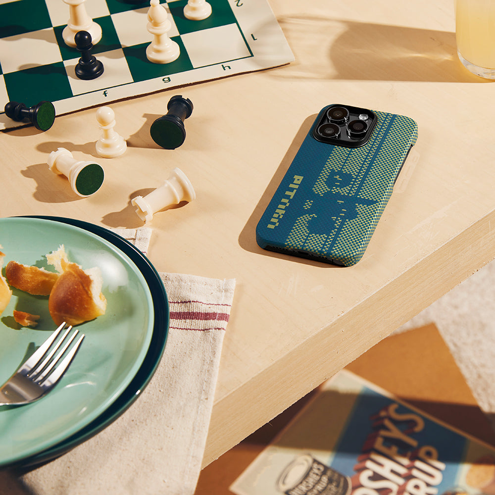 Apple iPhone 14 Pro Kılıf M-safe Şarj Özellikli Aramid Fiber Pitaka Tactile Woven Pixel Game Kapak