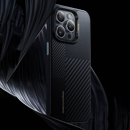Apple iPhone 14 Pro Max Kılıf M-safe Şarj Özellikli Karbon Fiber Benks Montage Hybrid ArmorPro Kevlar Kapak