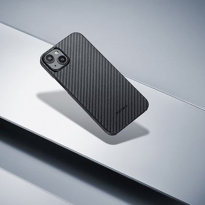 Apple iPhone 15 Plus Kılıf M-safe Şarj Özellikli 1500D Aramid Fiber Pitaka Ultra-Slim Classic Serisi Black-Grey Twill Kapak