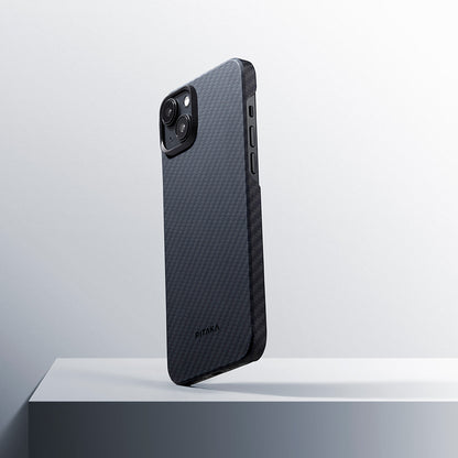 Apple iPhone 15 Plus Kılıf M-safe Şarj Özellikli 1500D Aramid Fiber Pitaka Ultra-Slim Classic Serisi Black-Grey Twill Kapak