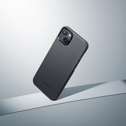 Apple iPhone 15 Plus Kılıf M-safe Şarj Özellikli 600D Aramid Fiber Pitaka Ultra-Slim Classic Serisi Black-Grey Twill Kapak