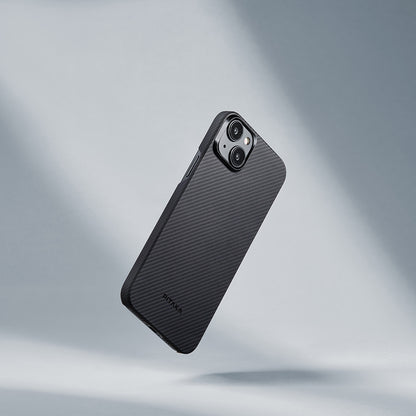 Apple iPhone 15 Plus Kılıf M-safe Şarj Özellikli 600D Aramid Fiber Pitaka Ultra-Slim Classic Serisi Black-Grey Twill Kapak