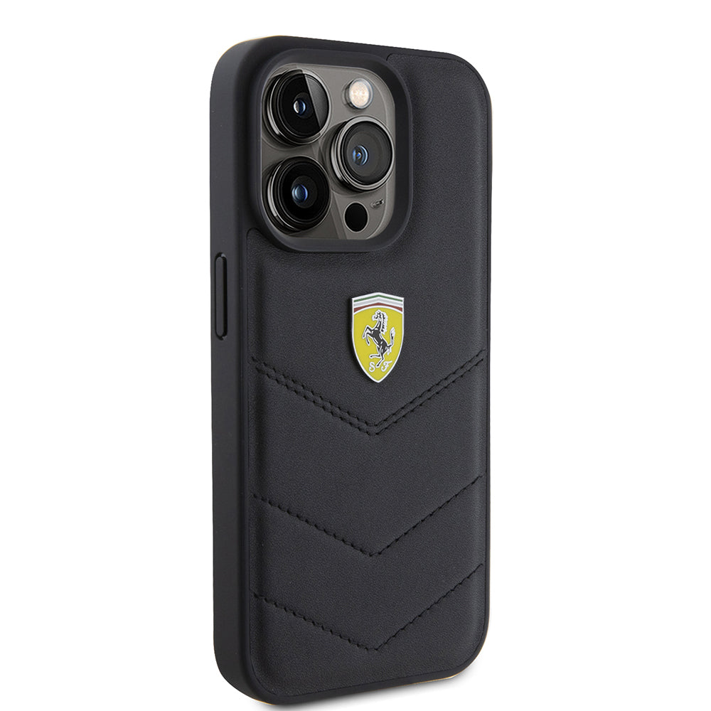 Apple iPhone 15 Pro Kılıf Ferrari Orjinal Lisanslı Deri Dikişli Arka Yüzey Metal Logo Tasarımlı Kapak