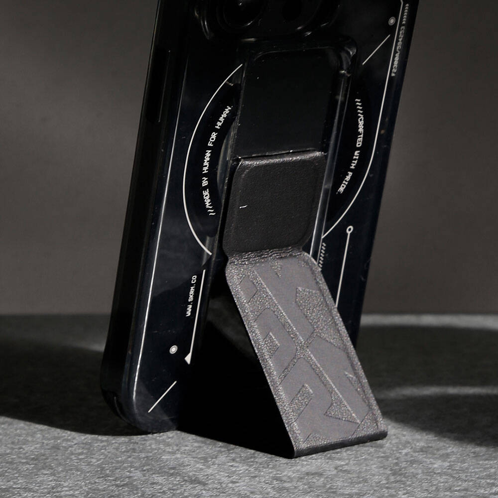 Apple iPhone 15 Pro Kılıf M-safe Şarj Özellikli Teknoloji Desenli Standlı Skinarma Helio Kapak