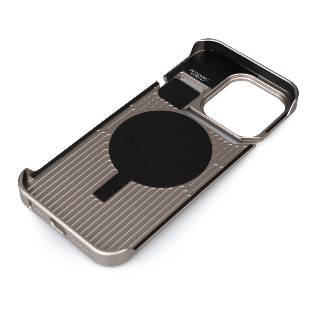 Apple iPhone 15 Pro Max Kılıf M-safe Şarj Özellikli Mekanizmalı Koku Hazneli Zore Mostar Kapak