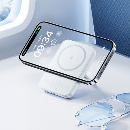 Benks MP09 M-safe Magnetik Standlı İnce Tasarımlı Powerbank 6000mAh